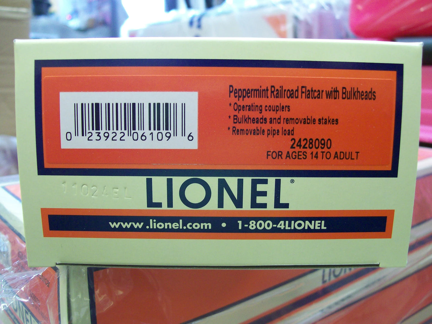 In Stock Lionel 2024 Annual Christmas O Gauge Box Car # 2428070