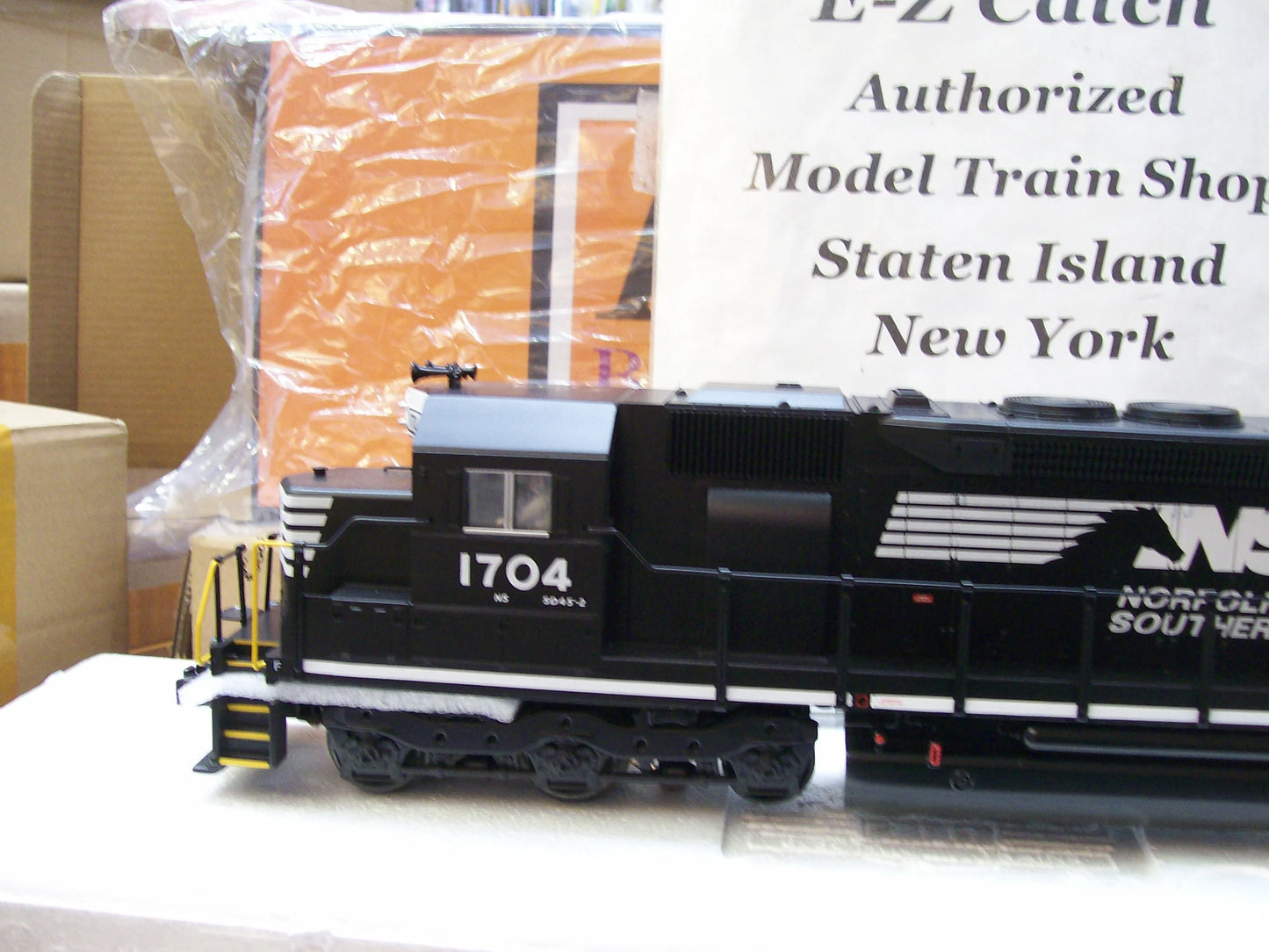 In Stock Special MTH RAILKING # 30-21124-1 CUSTOM RUN NORFOLK SOUTHERN RailKing SD-45 Diesel Engine w/Proto 3.0 Cab # 1704