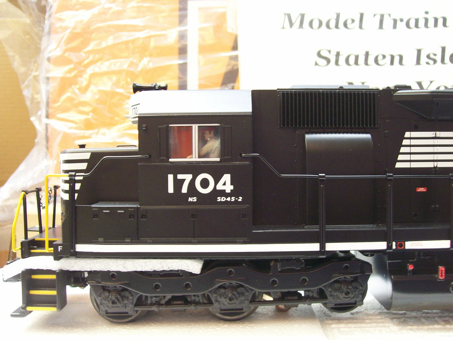 In Stock Special MTH RAILKING # 30-21124-1 CUSTOM RUN NORFOLK SOUTHERN RailKing SD-45 Diesel Engine w/Proto 3.0 Cab # 1704