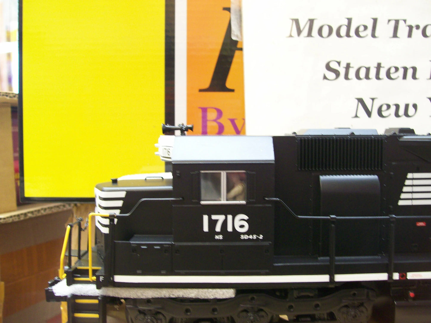 Special In stock MTH # 30-21131-1 CUSTOM RUN NORFOLK SOUTHERN RailKing SD-45 Diesel Engine w/Proto 3.0 Cab # 1716