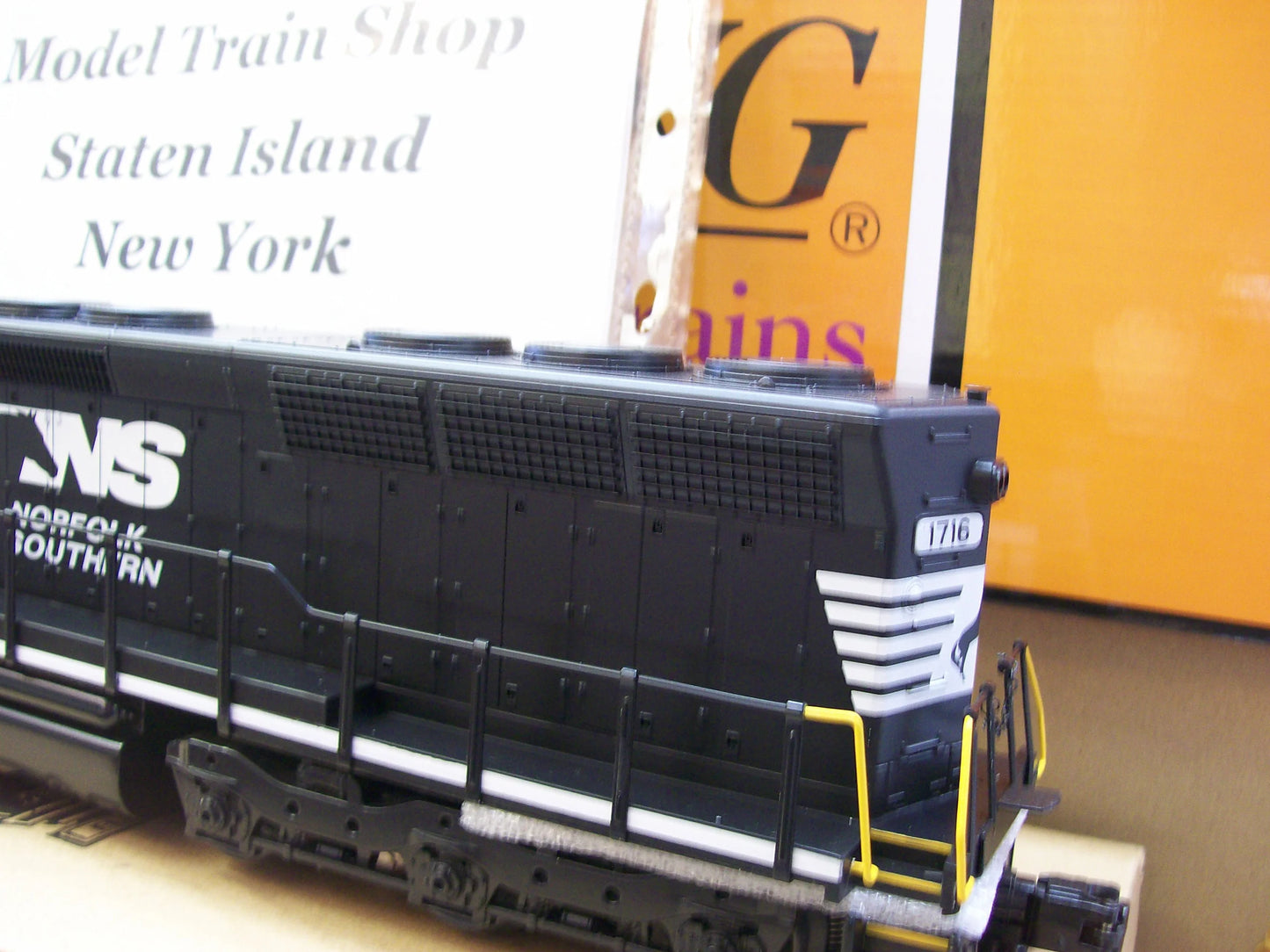 Special In stock MTH # 30-21131-1 CUSTOM RUN NORFOLK SOUTHERN RailKing SD-45 Diesel Engine w/Proto 3.0 Cab # 1716