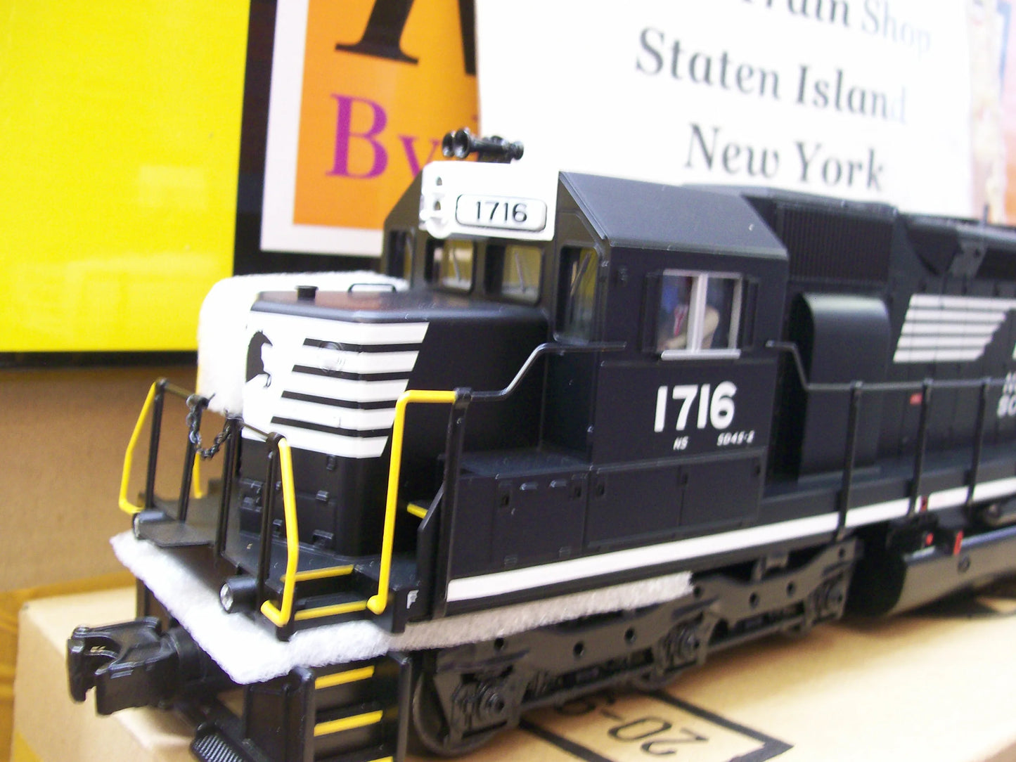 Special In stock MTH # 30-21131-1 CUSTOM RUN NORFOLK SOUTHERN RailKing SD-45 Diesel Engine w/Proto 3.0 Cab # 1716