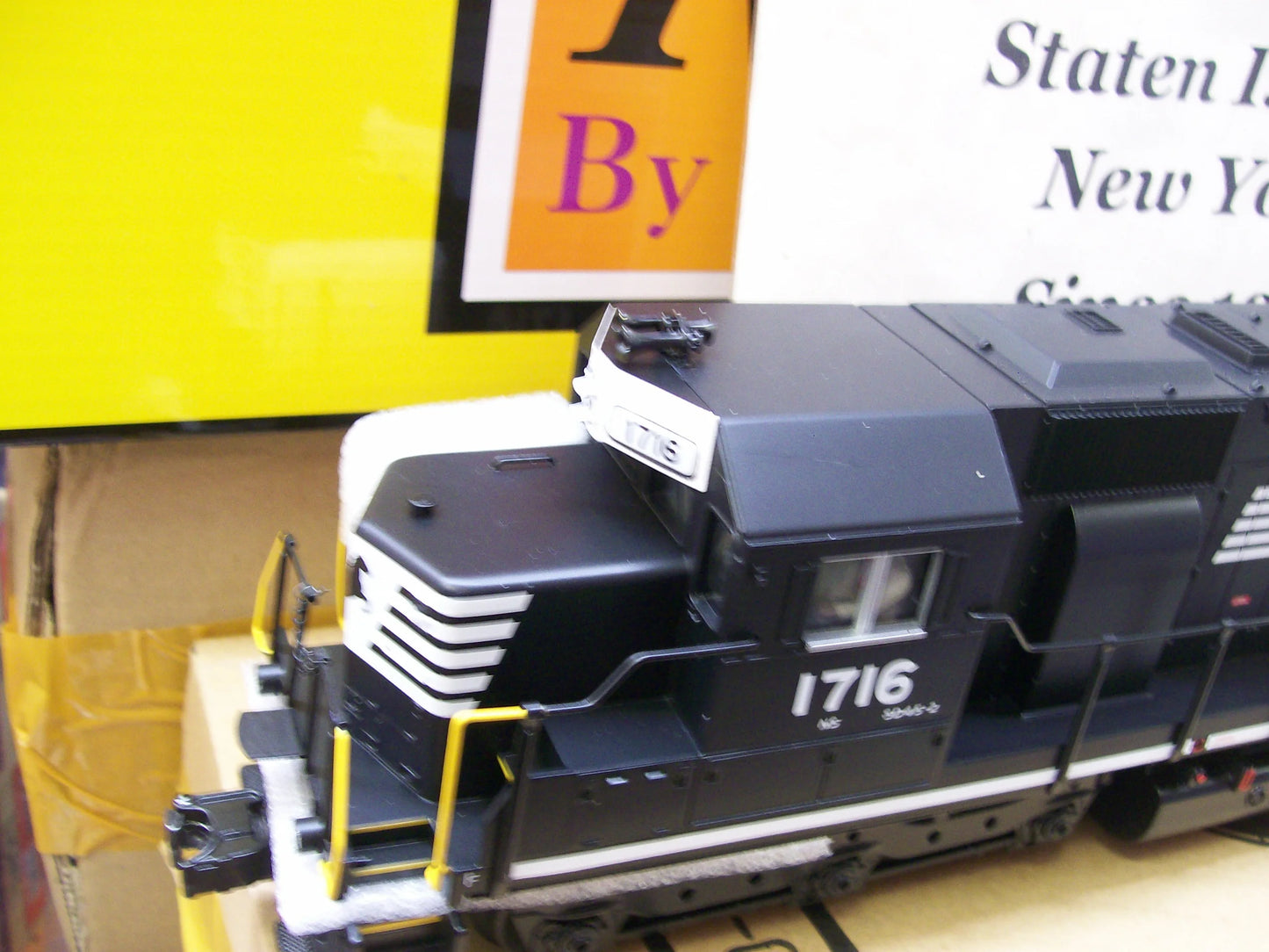 Special In stock MTH # 30-21131-1 CUSTOM RUN NORFOLK SOUTHERN RailKing SD-45 Diesel Engine w/Proto 3.0 Cab # 1716