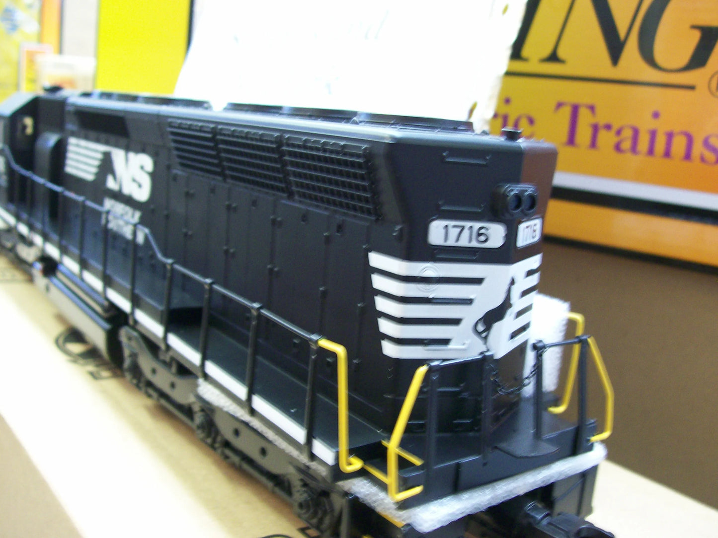 Special In stock MTH # 30-21131-1 CUSTOM RUN NORFOLK SOUTHERN RailKing SD-45 Diesel Engine w/Proto 3.0 Cab # 1716