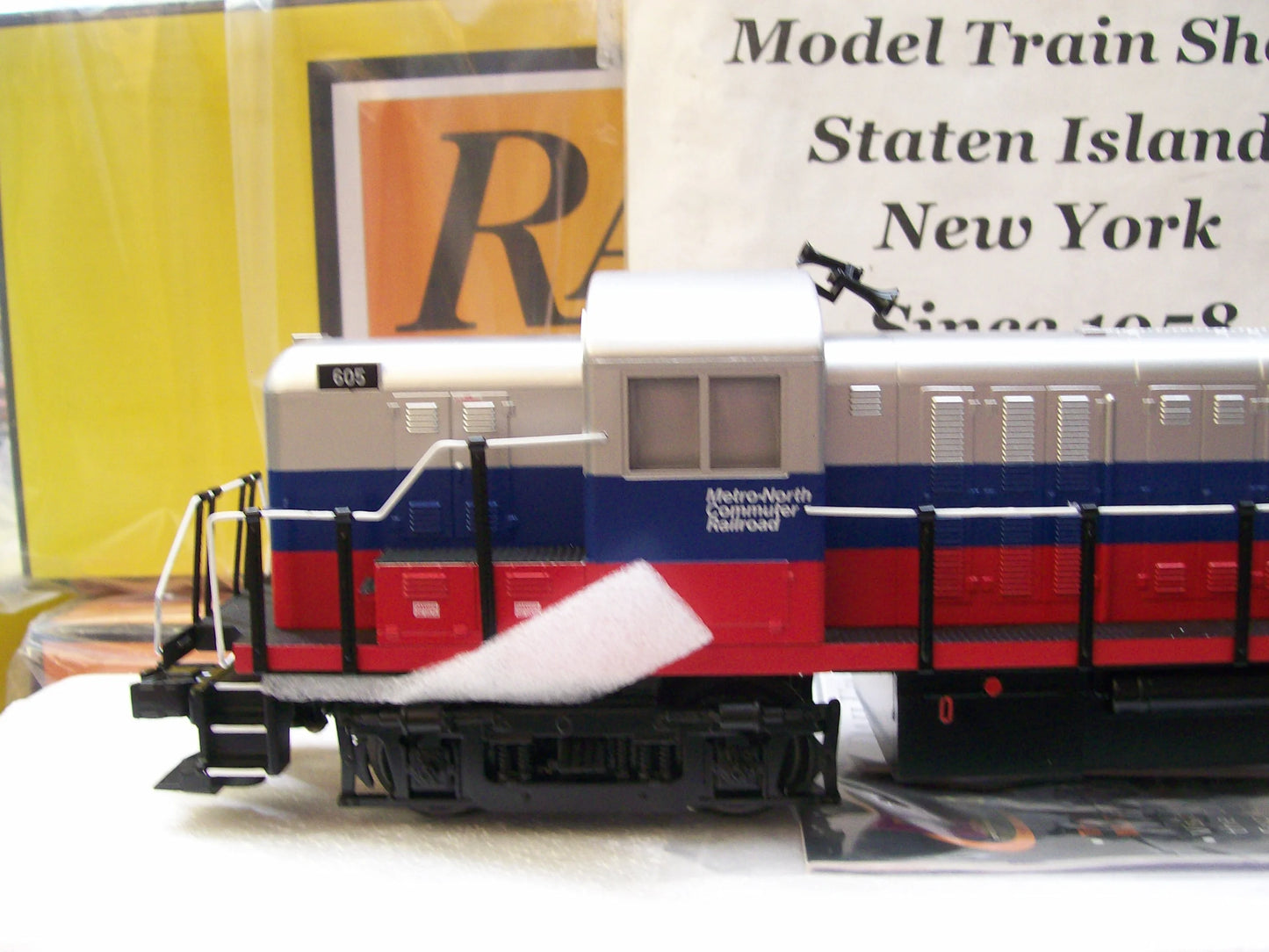 MTH Railking # 30-21193-1 ( Custom ) RS-3 Diesel Engine With Proto-Sound 3.0 - Metro North  Engine No. 605