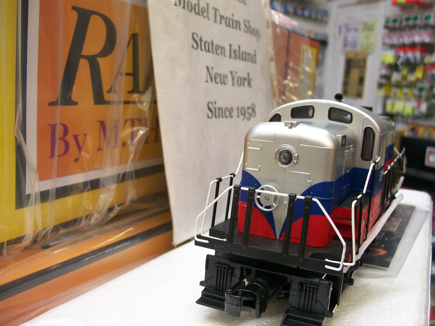 MTH Railking # 30-21193-1 ( Custom ) RS-3 Diesel Engine With Proto-Sound 3.0 - Metro North  Engine No. 605