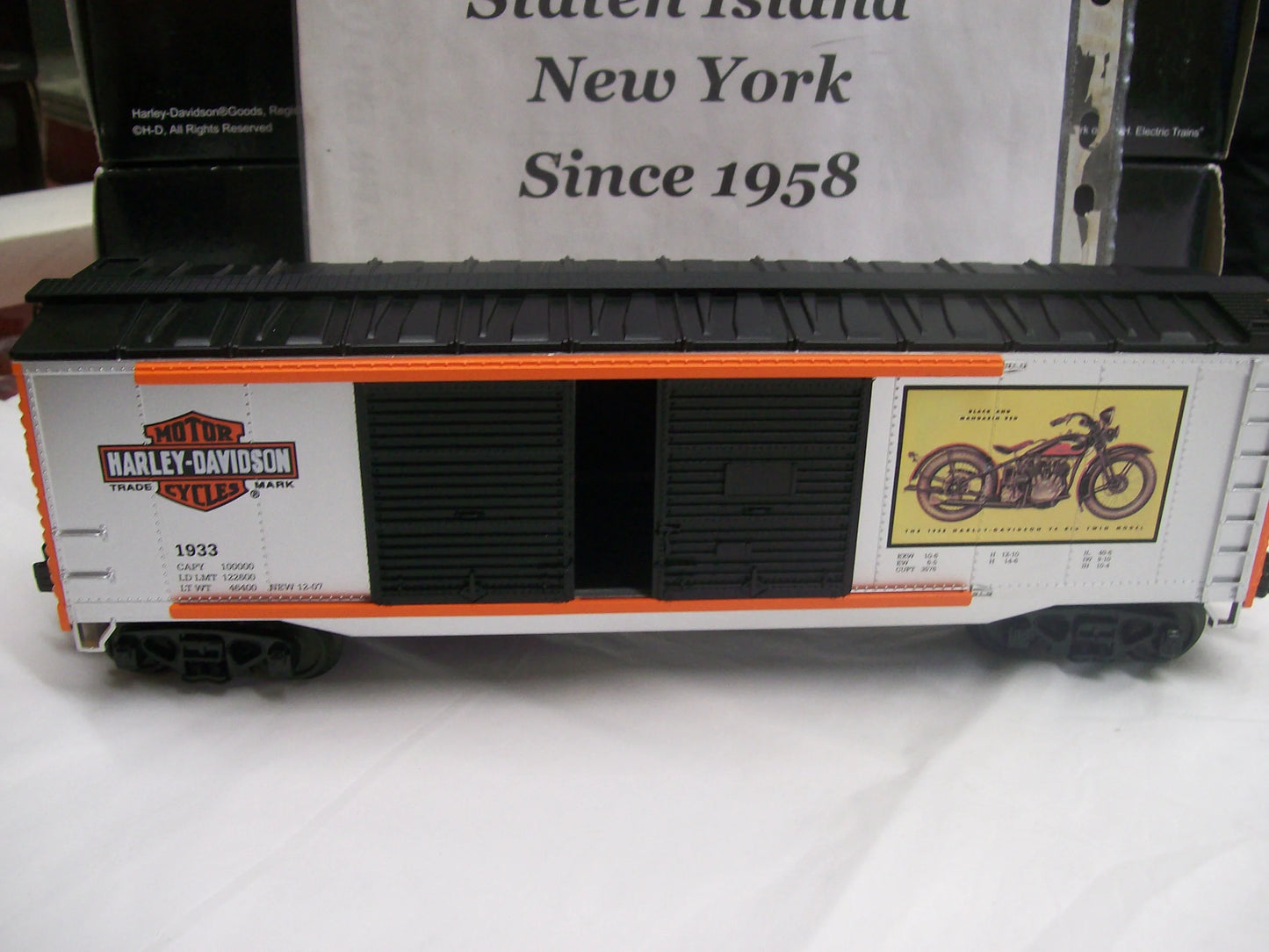 Brand New MTH Railking # 30-74472 40' Double Door Box Car - Harley-Davidson Car No. 1933