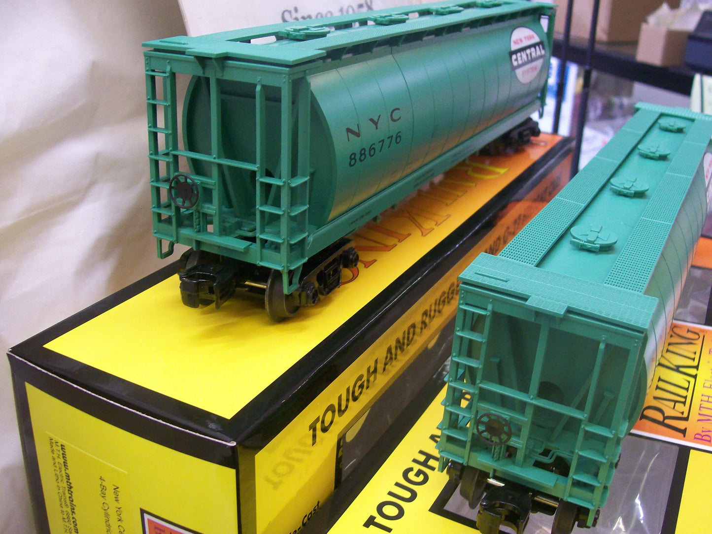 TWO PACK E-Z CATCH MTH EXCLUSIVE NYC JADE GREEN HOPPERS RD # 886237 & 886776