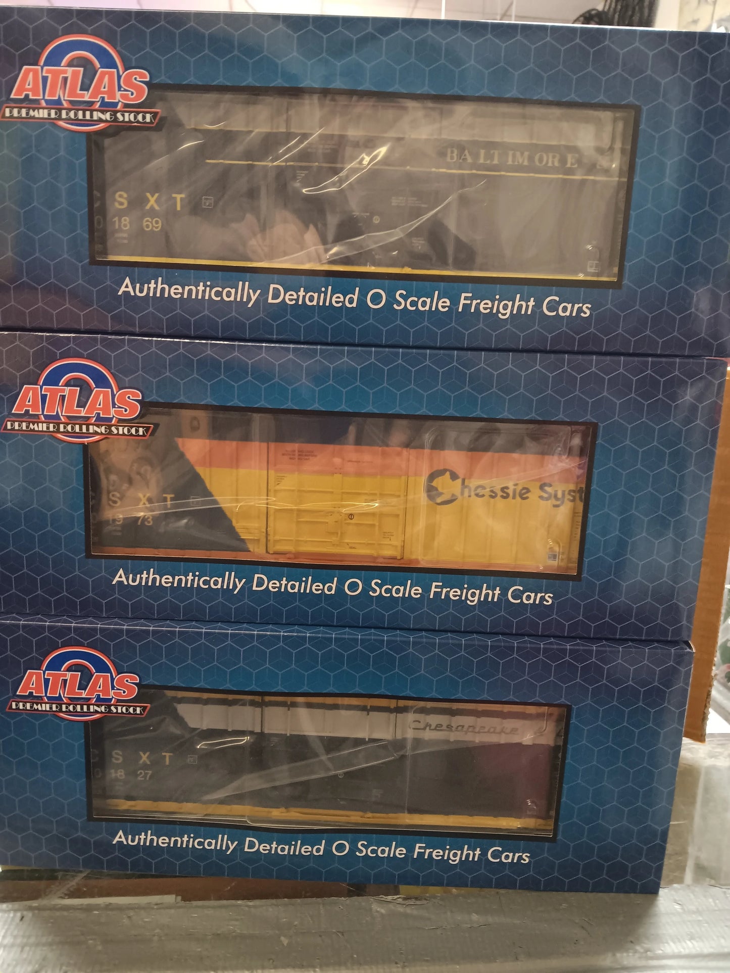 In Stock Atlas # 3001642 PREMIER O Scale 50' GUNDERSON HIGH CUBE BOX CAR 3 PACK CSX HERITAGE