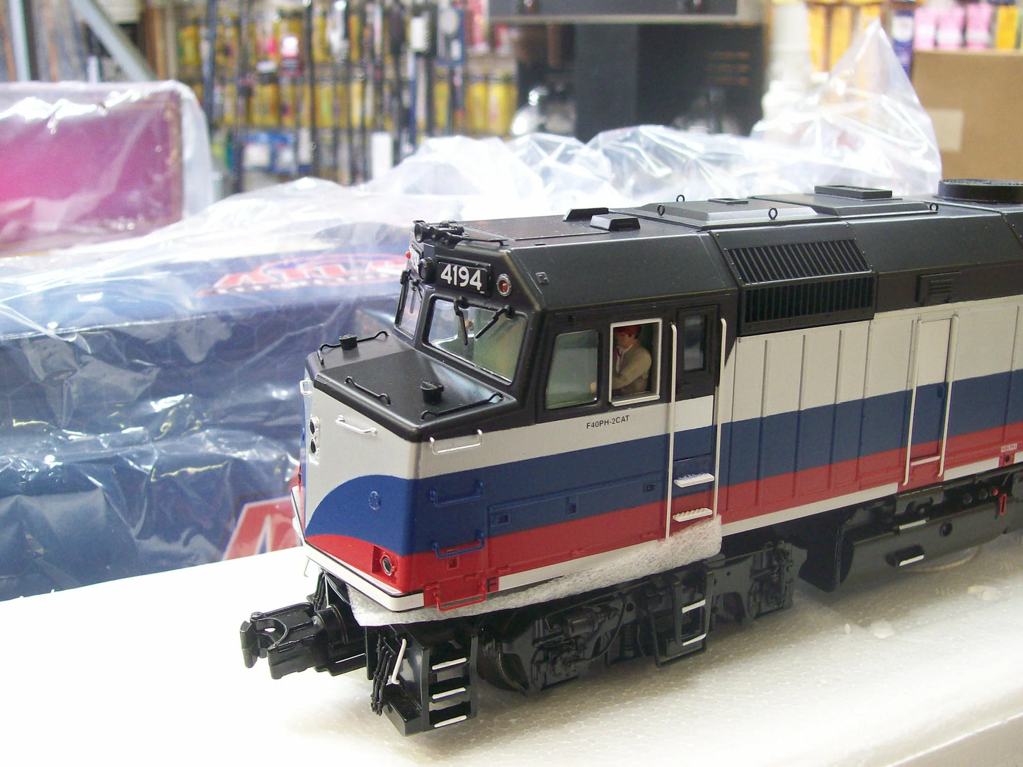 Atlas O Scale Premier # 30138037 Metro North F40-PH Locomotive Cab # 4194