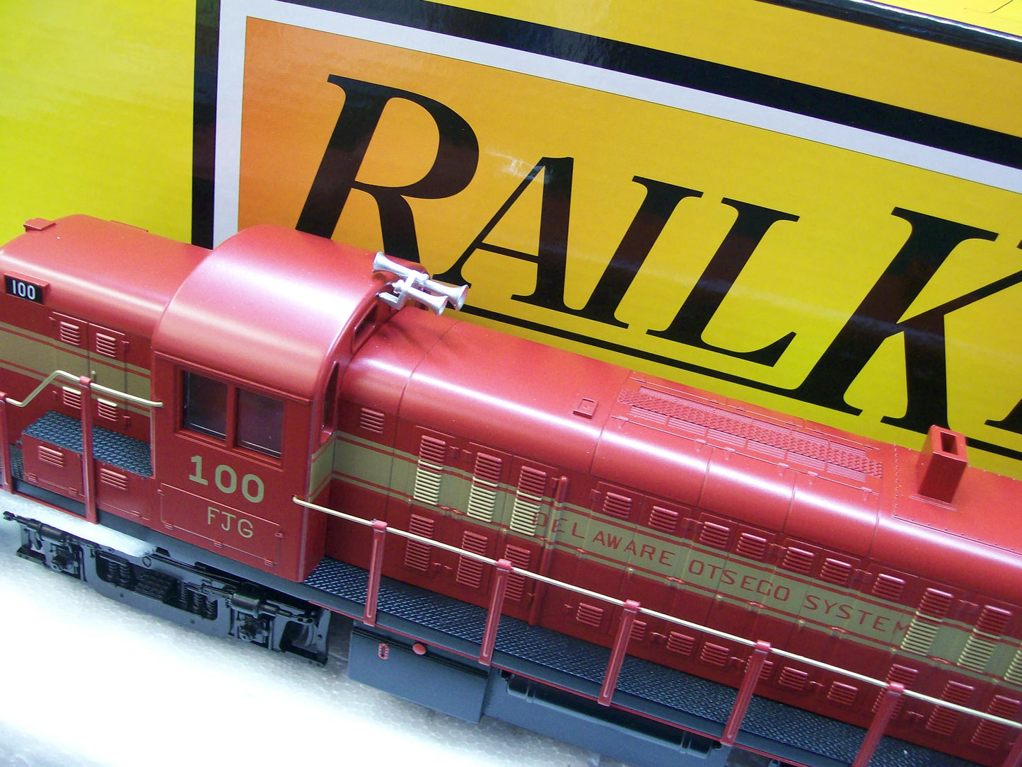 In Stock Exclusive E-Z Catch Delaware Otsego System RS-3 Railking Cab # 100