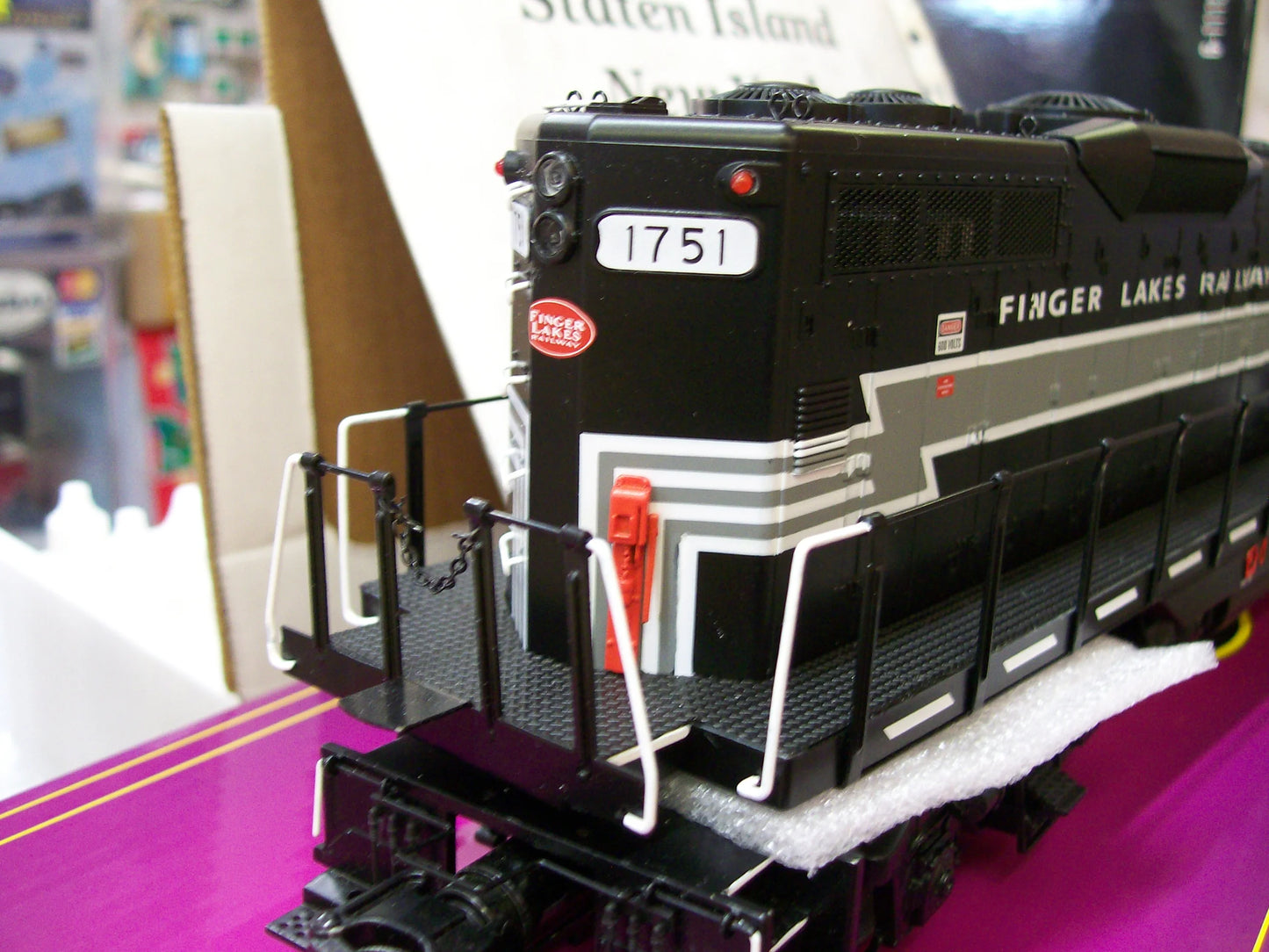 Custom Finger Lakes Railway ( New York ) MTH Premier GP-9 Cab # 1751 ( Limited Run )