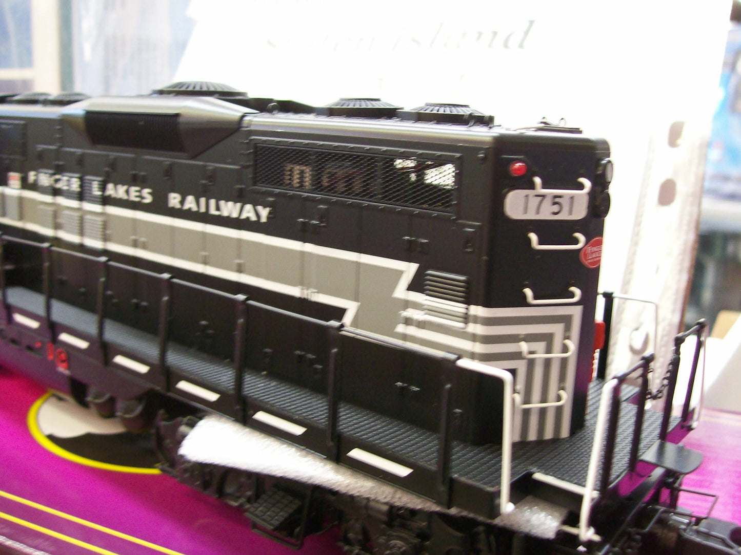 Custom Finger Lakes Railway ( New York ) MTH Premier GP-9 Cab # 1751 ( Limited Run )