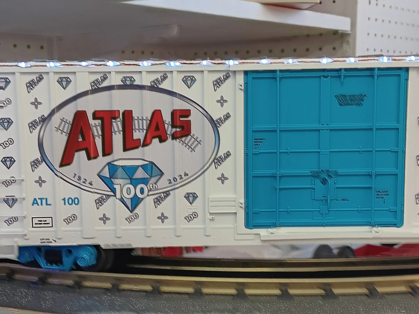 Atlas O Gunderson # 3001695 ( 50 foot)  Box Car with LED Lights ATLAS 100th ANNIVERSARY 3-rail