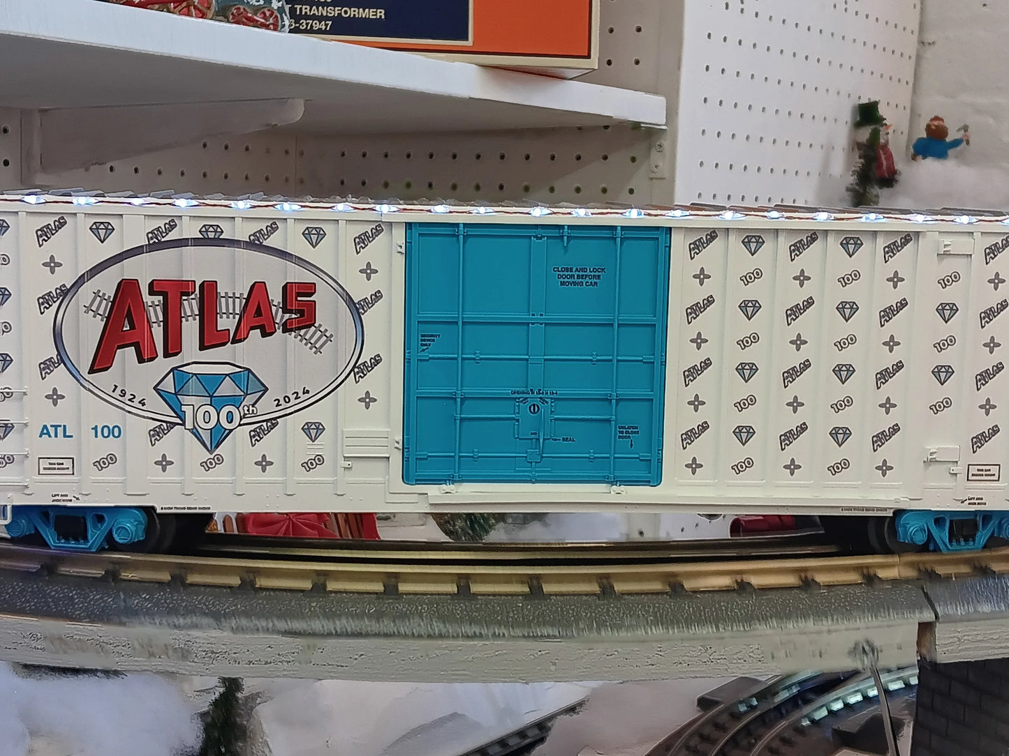 Atlas O Gunderson # 3001695 ( 50 foot)  Box Car with LED Lights ATLAS 100th ANNIVERSARY 3-rail