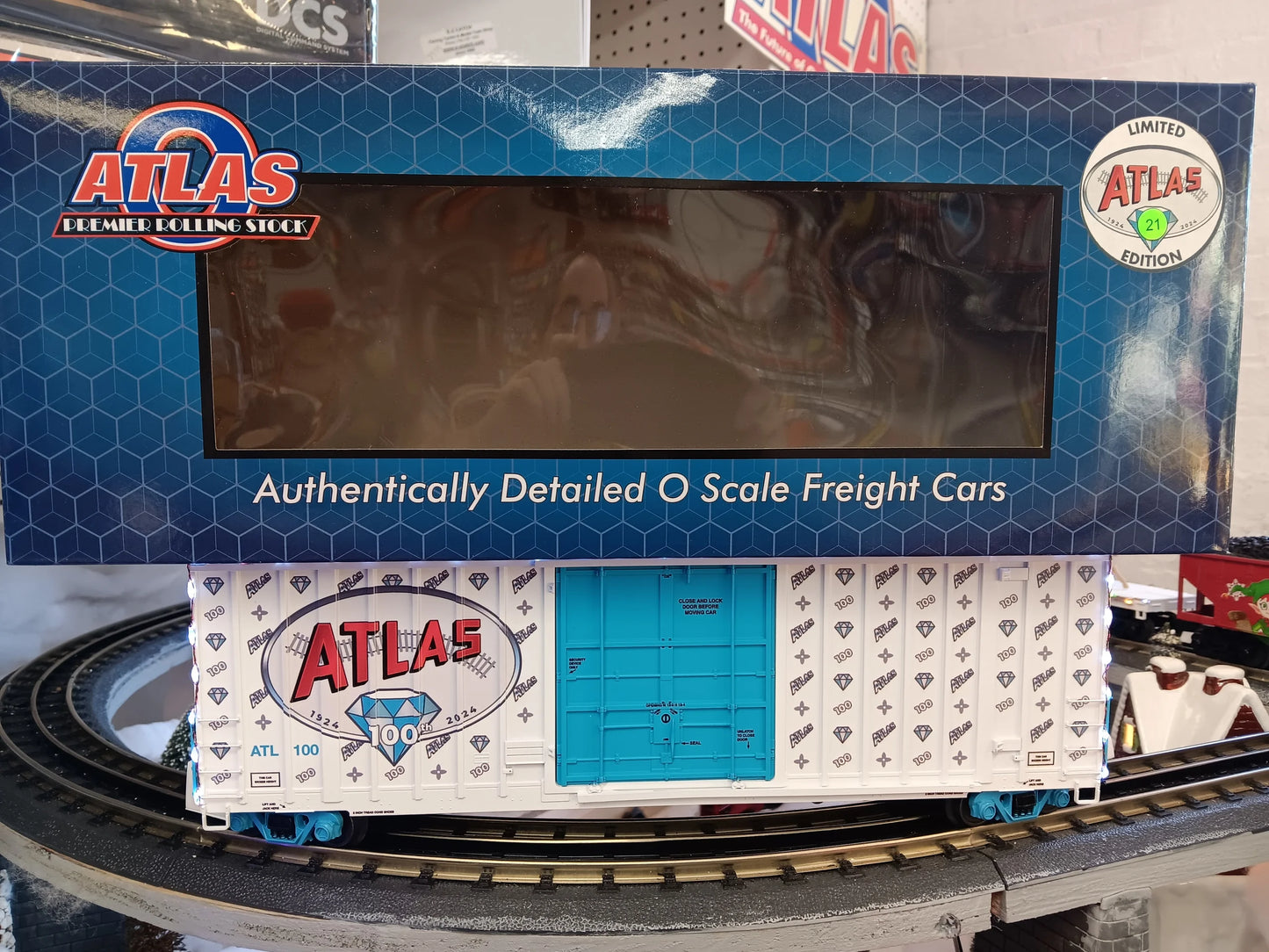 Atlas O Gunderson # 3001695 ( 50 foot)  Box Car with LED Lights ATLAS 100th ANNIVERSARY 3-rail